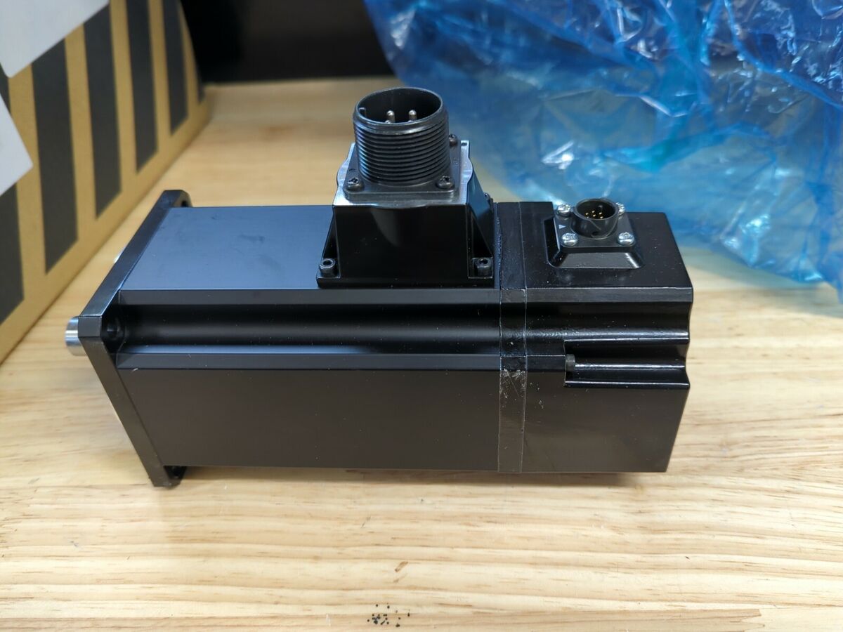 New TC-S2DZ MOTOR Y Axis Q2AA08100DXP5B 1000 watt Sanyo New TC-S2DZ MOTOR Y Axis Q2AA08100DXP5B 1000 watt Sanyo