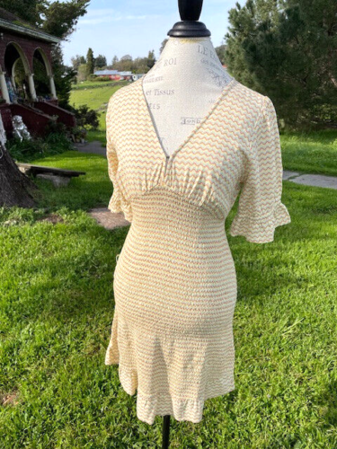 O'NEILL Junior's Dalia Smocked Chevron print Mini Dress size M New - Picture 1 of 8