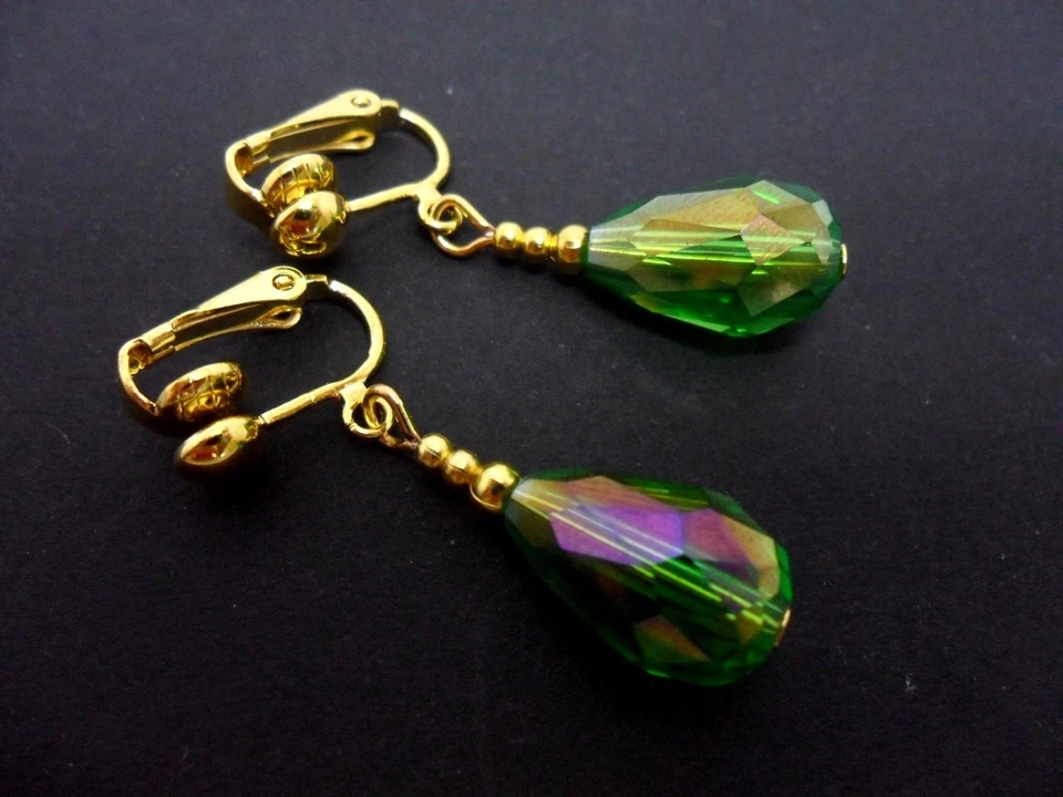 A PAIR OF DANGLY GREEN GLASS CRYSTAL TEARDROP CLIP ON EARRINGS. NEW. - Image 1 of 1