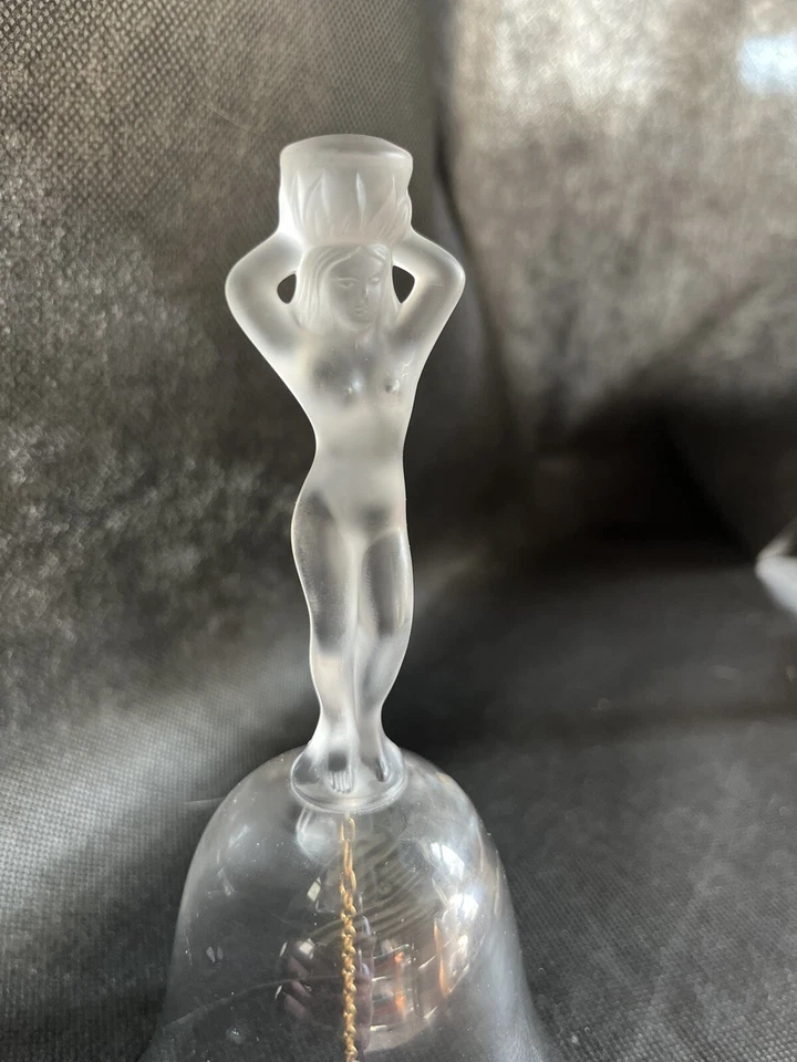 Cloche de table en cristal de Bayel modèle Vénus. Vintage - Photo 3/4