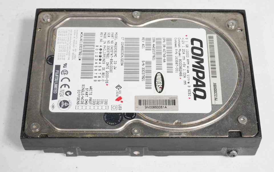 Vintage Compaq Fujitsu MAG3091MC 9.1GB SCA 80 pin SCSI hard drive 7821 - Image 2 of 4