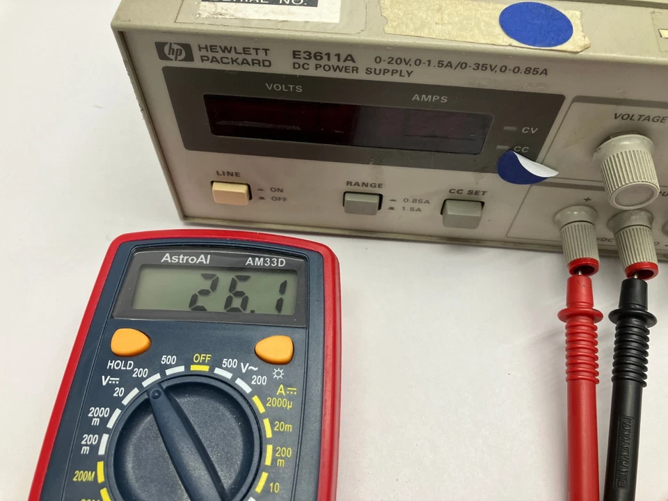 Fuente de alimentación HP E3611A DC 0-20V, 0-1.5A/0-35V,0-0.85A PANTALLA ROTA Foto 3 de 4