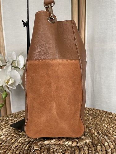 Accessorize borsa hobo a secchiello in pelle scamosciata marrone chiaro sopra la borsa a tracolla nuova - Foto 9 di 17