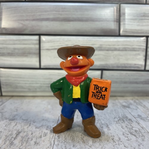 Applause Sesamstraße Ernie Cowboy Halloween Trick or Treat Gummi 3" Figur - Bild 2 von 6