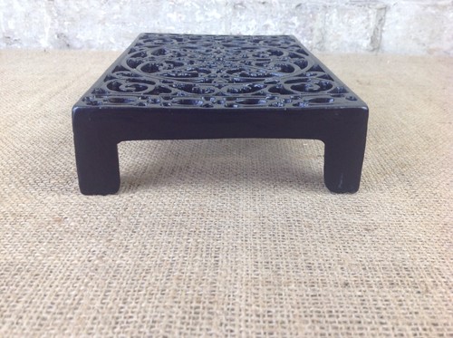 Decorative Ornate Black Rectangular Cast Iron Kitchen table Top Trivet - Picture 4 of 10