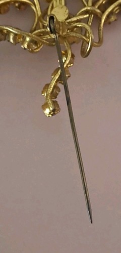Vintage Unsigned Brooch Green & Clear Crystal Floral Spray Gold Tone 2.5" - Picture 8 of 9