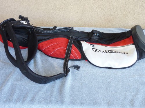 TaylorMade Quiver Carry Bag; 2-Way Divider; 3 zippered pockets - Picture 3 of 4