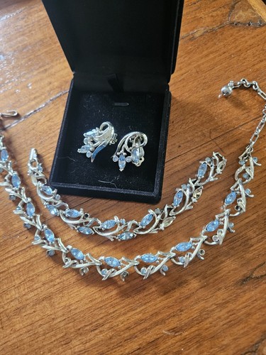 Vintage Necklace Bracelet And Earrings.