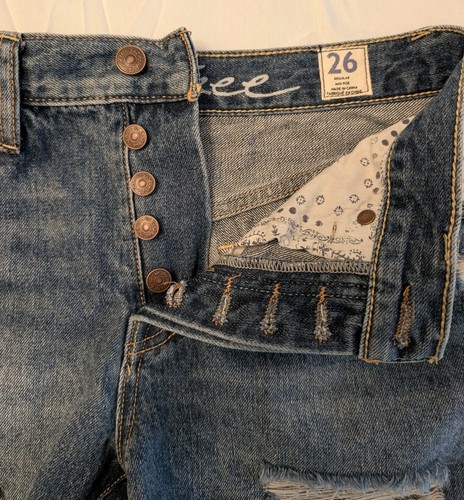 NWT Free People Byron Bay Distressed Denim Jean Shorts Sz 26 We The Free - Picture 2 of 15