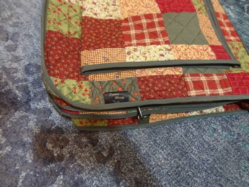 Donna Sharp Quilted Garment Bag red and green christmas pattern - Picture 2 of 9