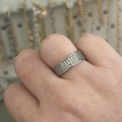 18 Karat Weißgold Triple Eternity Zigarren Band Ring Größe 6  - Bild 3 von 4