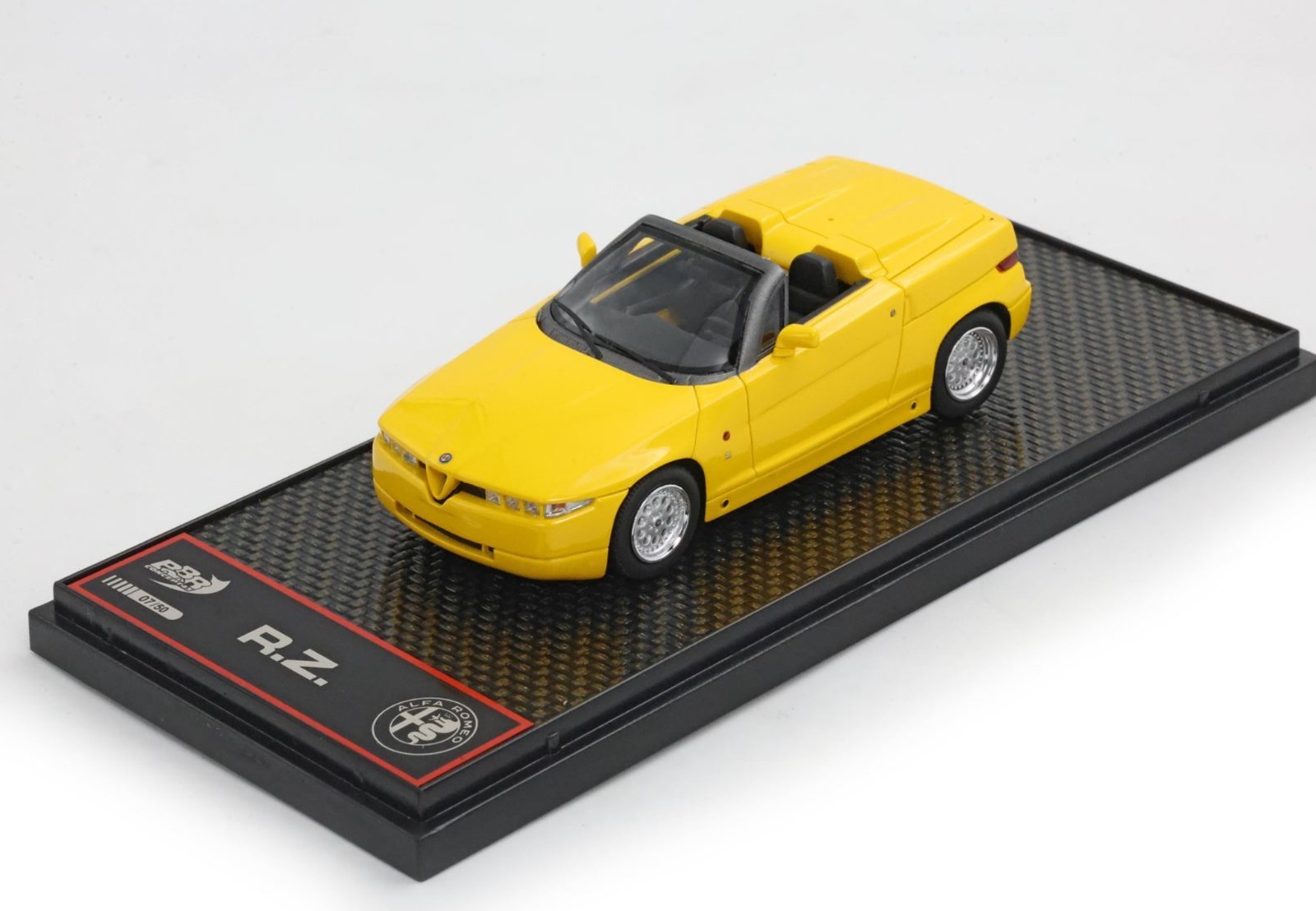 Alfa Romeo RZ Roadster BBR 1/43 voiture de collection jaune miniature BBRC311C