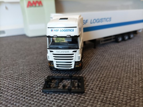 AWM H0 1:87 in confezione originale - 53198 Scania R Topline autoarticolato borsa frigo "HSF Logistics" - Foto 2 di 5