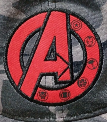 Avengers Marvel Embroidered Red 'A' On Gray Camo Youth Snapback Ball Cap Hat NWT - Picture 2 of 9