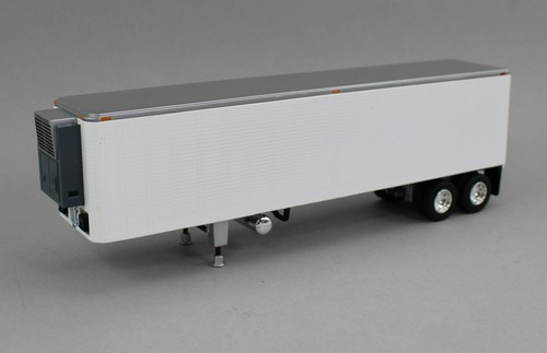 2025 DCP 1:64 *BLACK & WHITE* GMC General 60" Flattop w/Vintage Reefer Trailer - Picture 7 of 9