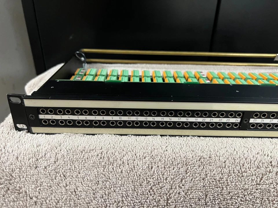 Neutrik TT Patchbay (C2000 PP P024A TT) Foto 2 de 4