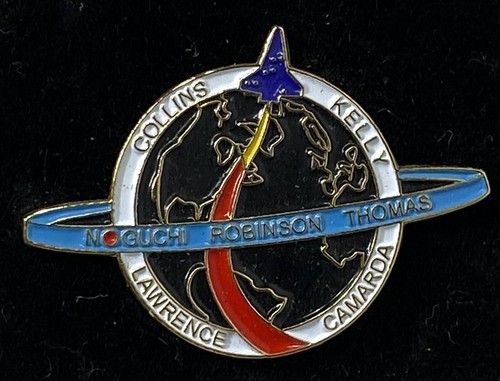 NASA Space Program Pin STS-114 Return to Flight Collins Kelly Lawrence Camarda - Picture 2 of 3