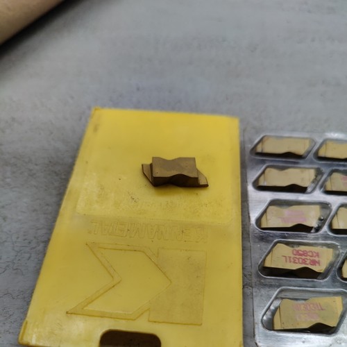 Kennametal 8 PCS NR3031R KC850 Carbide Threading Inserts - Picture 8 of 11