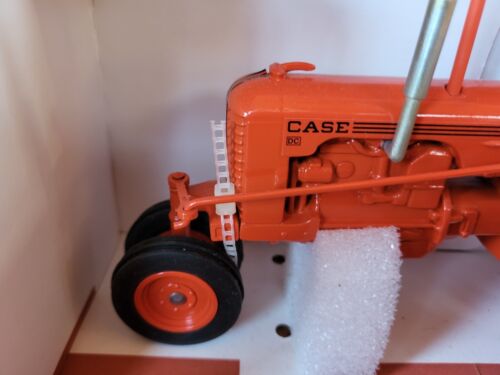Case DC-3 With Eagle Hitch 1:16 Scale Die-Cast Tractor - Picture 3 of 6