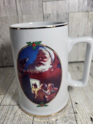 Set Of 4 Coca Cola Santa Mugs 1996 Collector Edition Gold Trim 4.75" - Picture 7 of 13