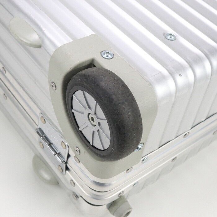 Rimowa Classic Flight 35L Silver 2-wheels Carry Case Rimowa Classic Flight 35L Silver 2-wheels Carry Case