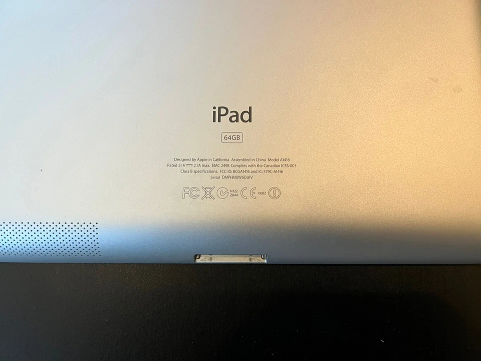 Apple iPad A1416 LOCKED!!! Great Condition plus Genuine Accessories Boxed Spares - Image 4 of 4
