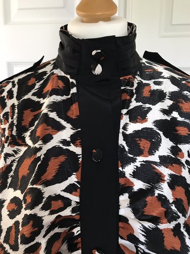 Ladies Shirt Size 12 14 L Leopard Print Designer Blouse Bat Wing Statement - Picture 7 of 12