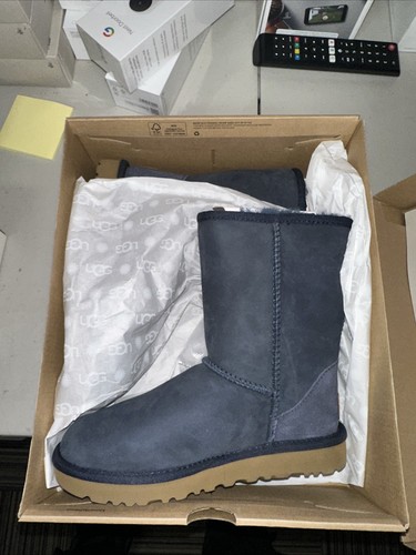 Ugg Classics Short Ii Womens Style : 1016223 Size 5 Brand New - Picture 1 of 5