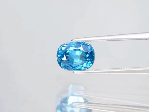 💎 5.40ct 9.5x7.2mm VVS Cushion Natural Blue Zircon - Gentle Heat, Cambodia Gem - Video 1 of 1