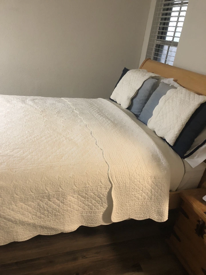 Simply Shabby Chic Matelasse Quilt Set 100% Cotton Queen White Scalloped 86x92" - Image 4 of 4