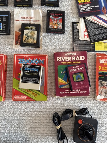 Paquete de sistema Atari 2600 con consola, 19 juegos, 3 joysticks ¡y más! - Imagen 11 de 17