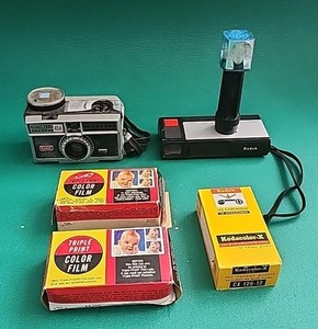 Appareil Photo Vintage Kodak Instamatic 404 Avec Sac Deluxe, 2 Cubes Flash Et Manuel