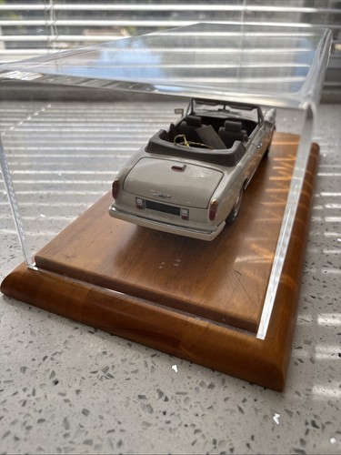Franklin Mint Rolls-Royce Corniche IV White 1992 1:24 With FREE Display Case - Picture 21 of 21