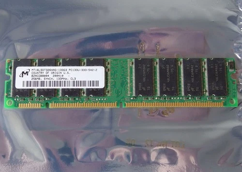 Micron MT16LSDT3264AG-133G3 256MB PC133 CL3 168-pin DIMM SDRAM