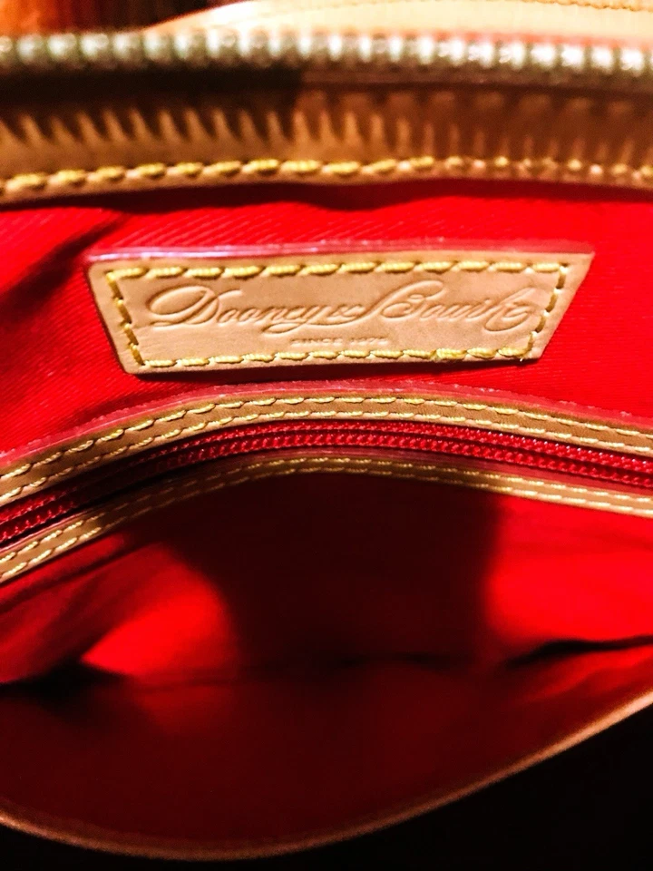 Bolso de Mano Dooney and Bourke Darcy Naranja Charol Foto 3 de 4