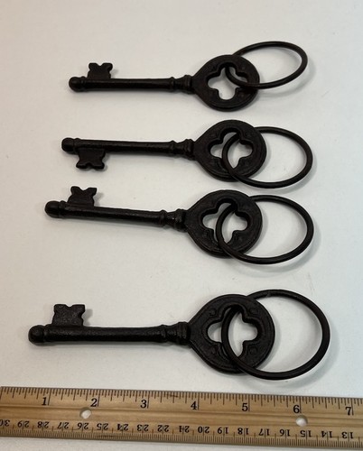 Vtg Wrought Iron Door Keys 5.25 in 6.5” w/ring - Lot of 4 Looks Early Victorian - Picture 4 of 5