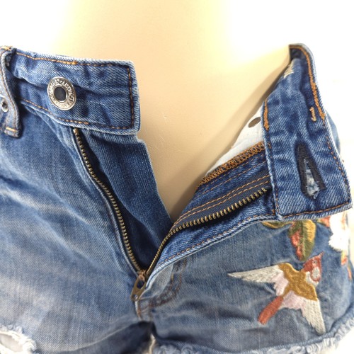 AMERICAN EAGLE VINTAGE HI-RISE FESTIVAL CUT-OFF DENIM SHORTS EMBROIDERED SIZE 4 - Picture 7 of 24