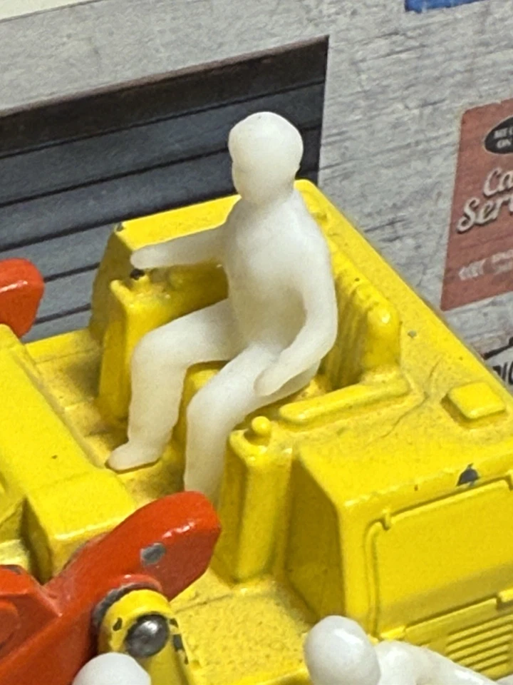 1  driver and 1 set of tracks  Matchbox King Size No K-8 Caterpillar Traxcavator - Image 4 of 4