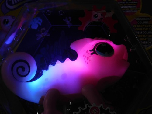Little Live Pets NOVA Pink Light Up Chameleon Interactive Toy Sings Chats NEW - Picture 13 of 13