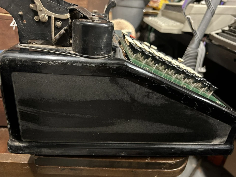 1920s Vintage Burroughs Portable Adding Machine Calculator Tape Register. - Image 3 of 4