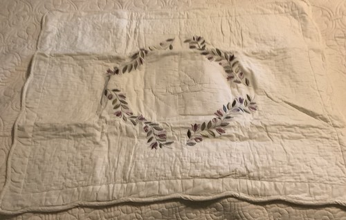 2 Wamsutta Embroidered Quilted Pillow Shams 20” x 26” - Vintage Quilt Collection - Picture 4 of 5