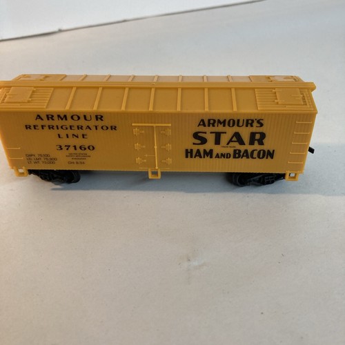 Life-like HO Armour Ham Bacon 40' Reefer 37160 Freight Train Car Rolling Stock  - Picture 1 of 13