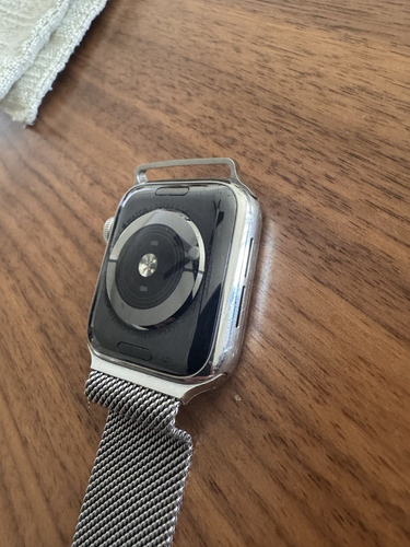 Apple Watch Series 4 40 mm Stainless Steel Cellular w/ Milanese Loop (GPS + 4G) - Photo 3 sur 5