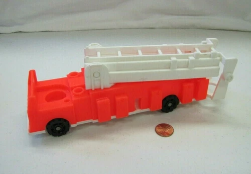 Vintage Fisher Price Little People Red Firetruck W/ Ladder For Fireman 9" Bucket