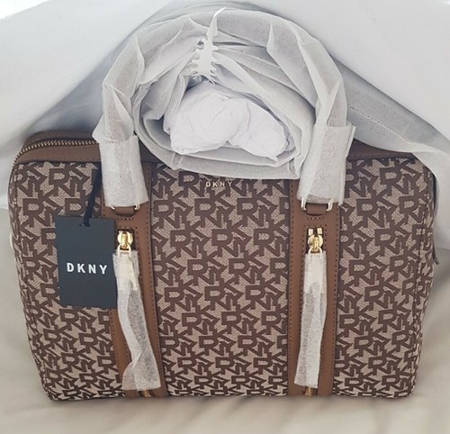 DKNY beschichtetes Logo Top Reißverschluss Jacquard Speedy Schulranzen. Authentisch brandneu mit Etikett - Bild 1 von 3