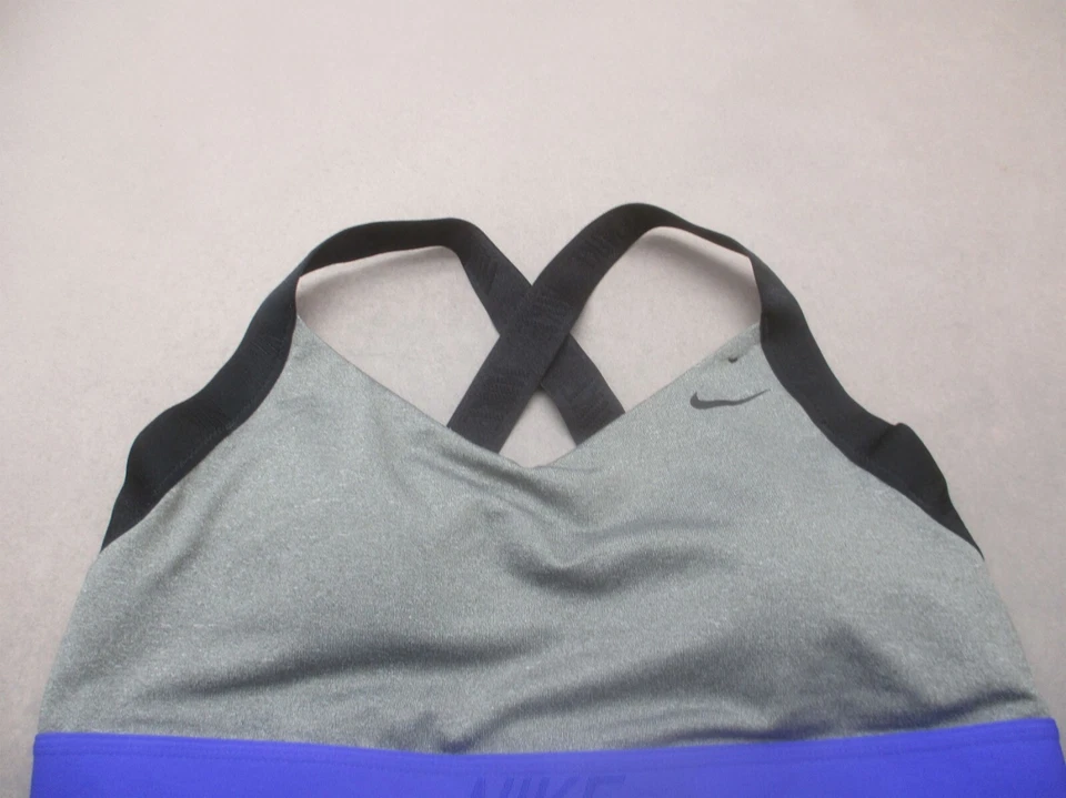 Sutiã esportivo Nike Dri-Fit tamanho L feminino cinza forrado sem fio puxar costas cruzadas 10B - Imagem 2 de 4