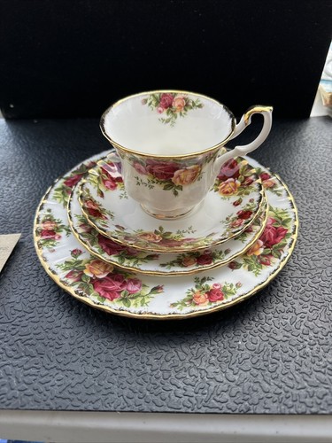 Royal Albert Old Country Roses Porcelain Dinnerware 5-piece Place Setting - Picture 11 of 13