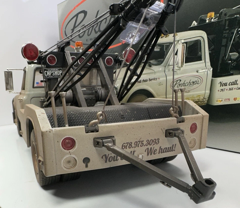 ACME 1/18 Scale 1969 CHEVROLET C-30 WRECKER “PORK CHOP VERSION”Very Detailed - Image 4 of 4