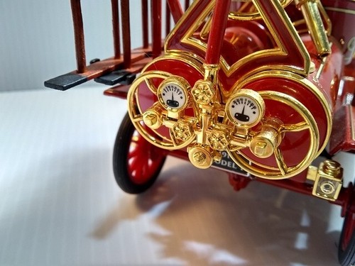 Road Signature - 1914 Ford Model T Fire Engine - COA - Diecast Precision Model - Picture 17 of 18