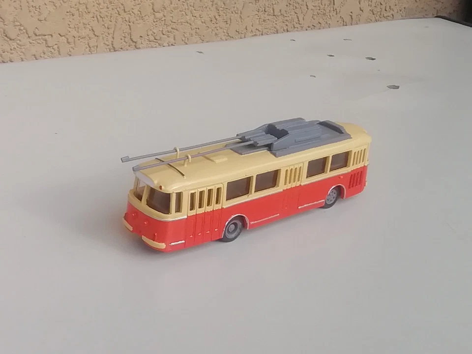 FILOBUS SKODA ARTIGIANALE IN RESINA ,BEN DETTAGLIATO SCALA 1/87 - Immagine 4 di 4